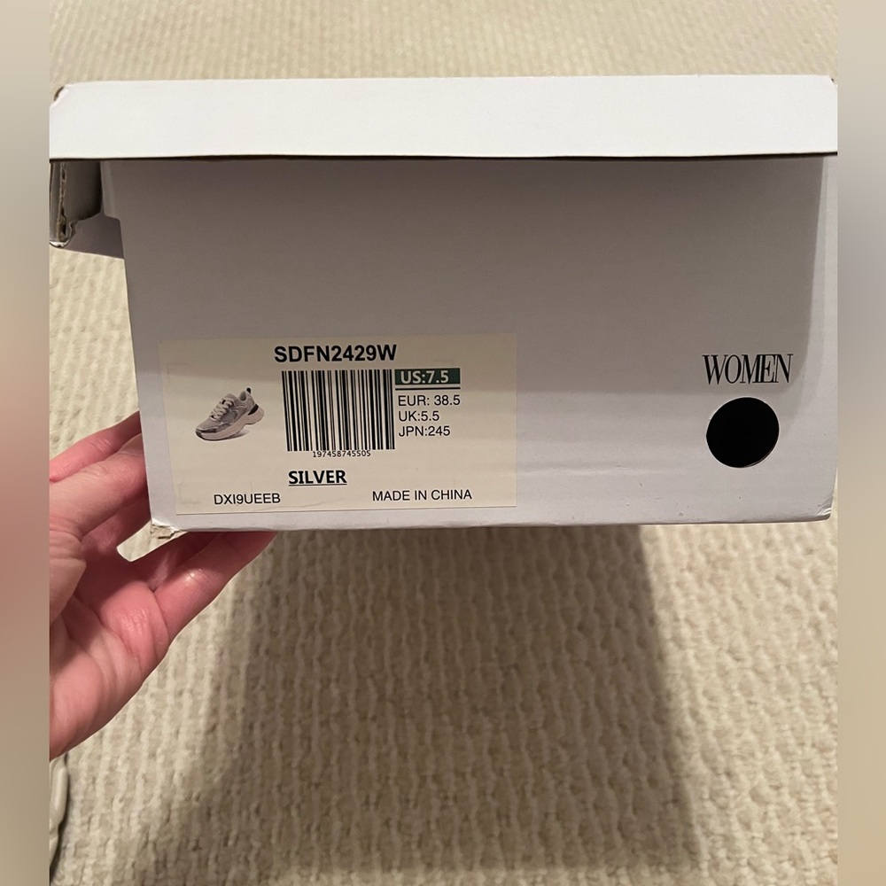 NIB Dream Pairs White and Gray Sneakers Size 7.5 - Picture 4 of 4